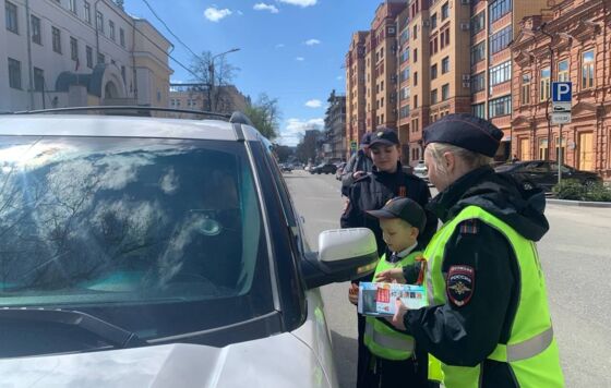Госавтоинспекция Перми вручила автомобилистам георгиевские ленты