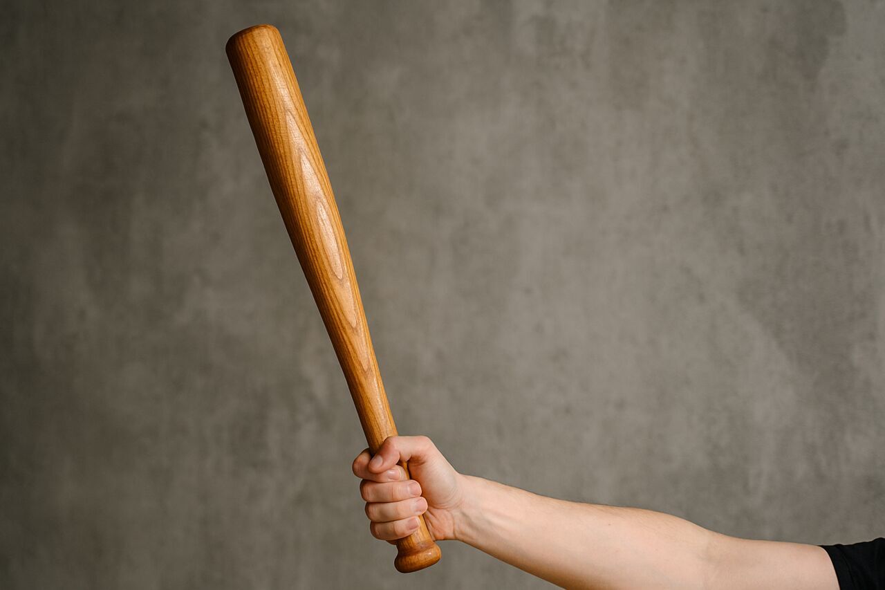 Пермячка избила знакомого битой за оскорбление