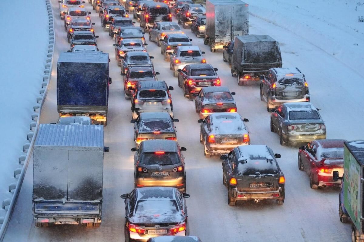 На въезде в Пермь образовалась огромная пробка из-за ДТП  