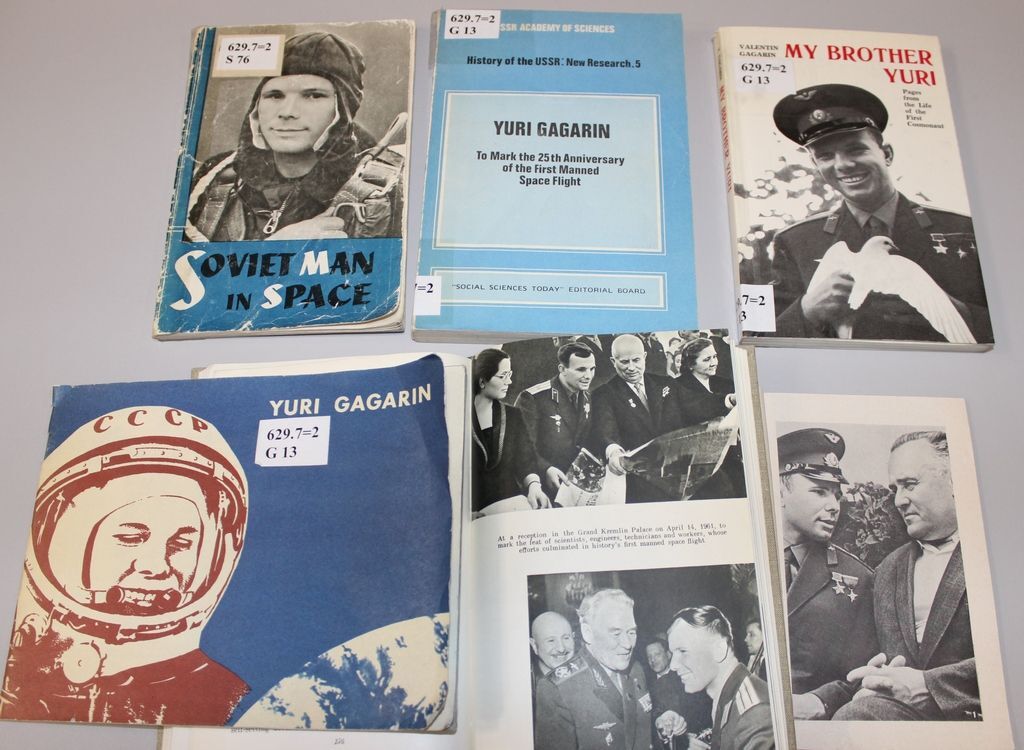 О Гагарине — по-английски