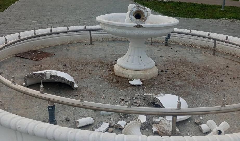 В прикамских Березниках дети разбили фонтан