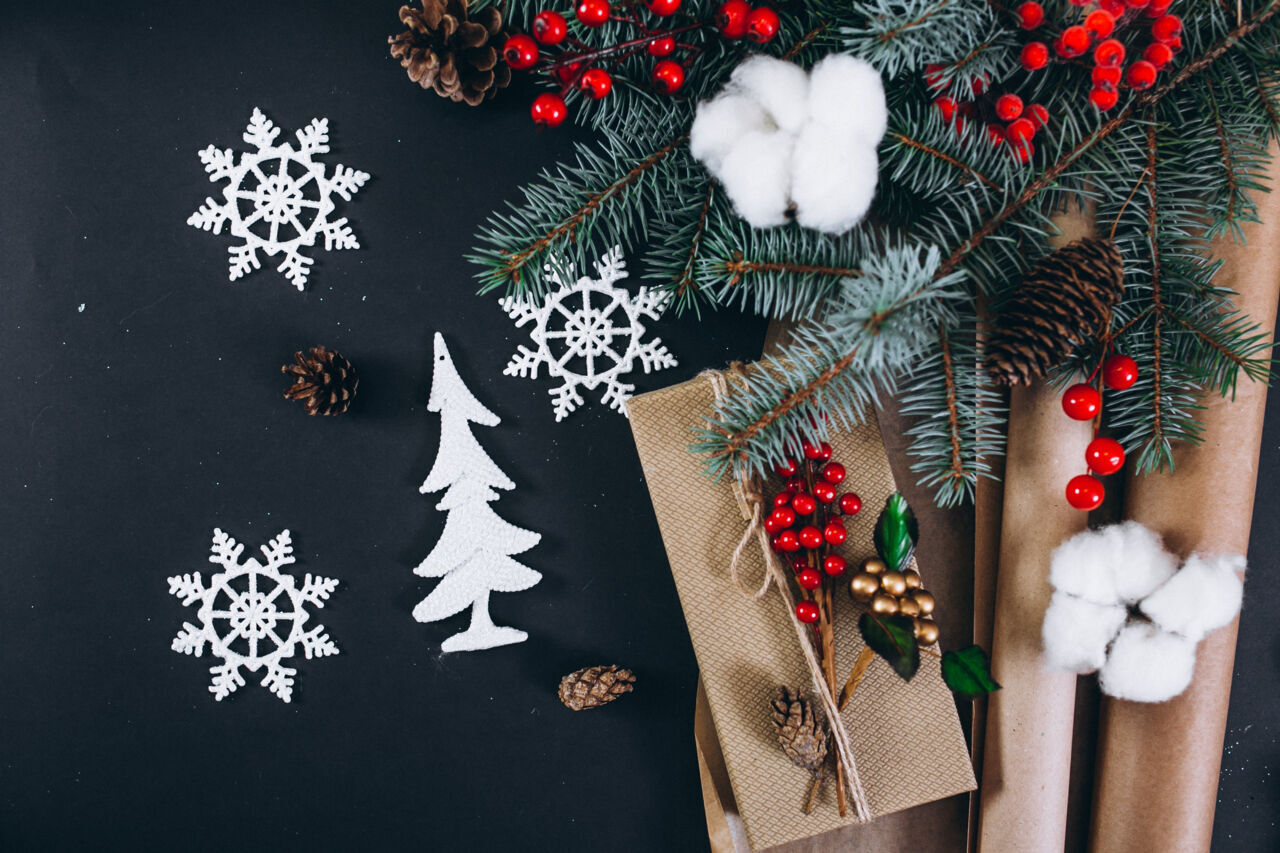 Россиян могут оштрафовать за украшение подъезда к Новому году