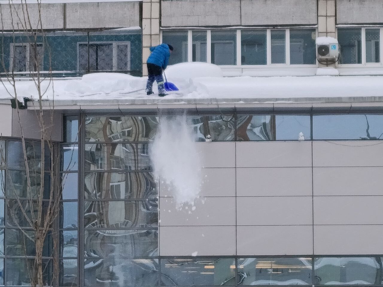 Высота сугробов в Перми достигла 73 см