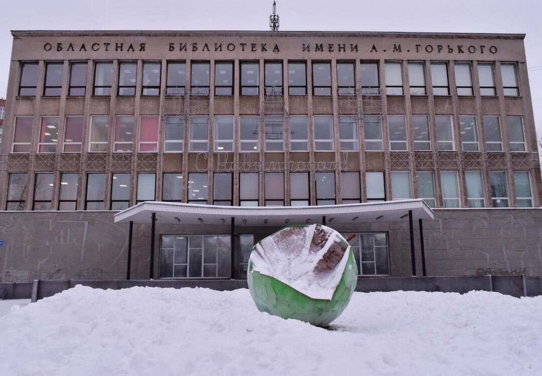 Бюст Бориса Пастернака — в дар Горьковке