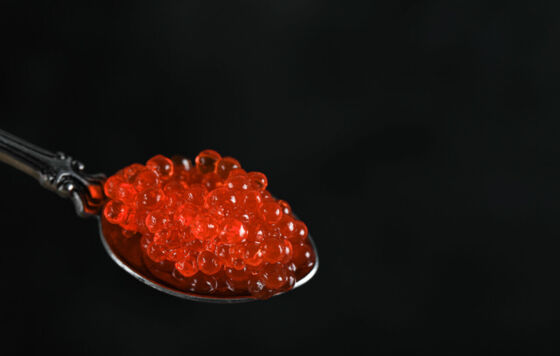 Мошенники создают фейковые магазины с красной икрой