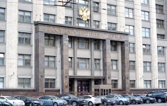 Повышение пенсий, ограничение сим-карт, правки в закон о рекламе: что изменится в России с 1 апреля?