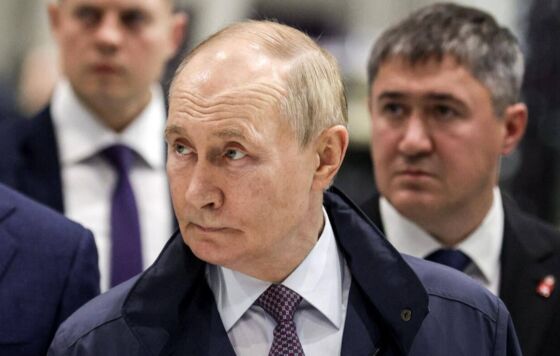 Путин поручил поддержать вовлеченное отцовство в РФ