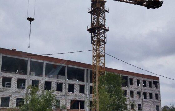 Зампрокурора Соликамска проверил ход строительства новой детской поликлиники