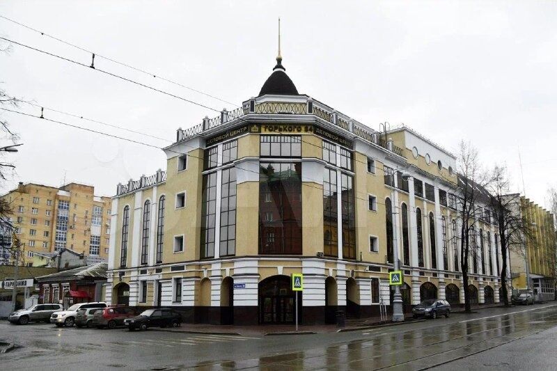 ​На улице Горького в Перми за 670 млн рублей продаётся бизнес-центр