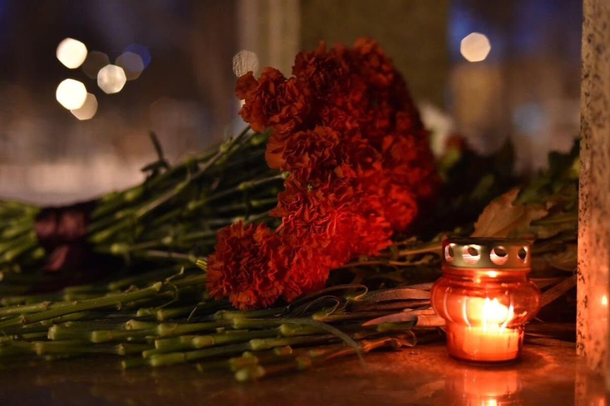 В МЧС выразили соболезнования родным погибших на пожаре в Соликамске огнеборцев 