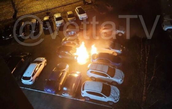 Пять автомобилей сгорели из-за поджога в Перми