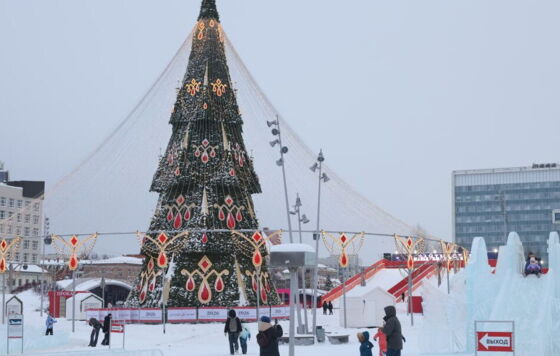 Открылся ледовый городок на эспланаде в Перми