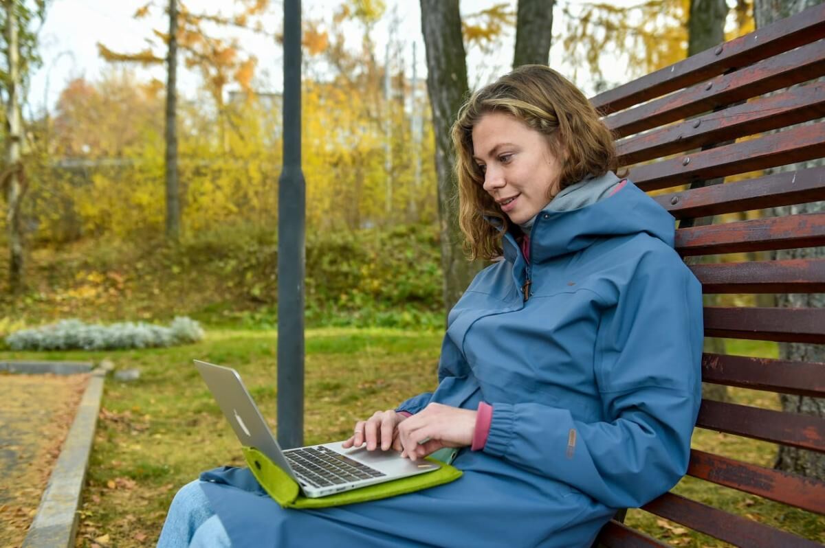 Только 8% россиян продолжают работать полностью удалённо