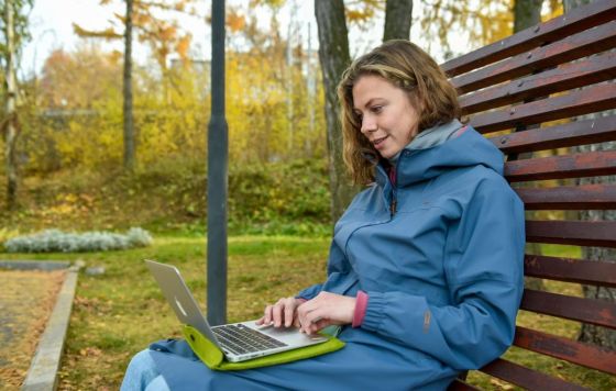 Только 8% россиян продолжают работать полностью удалённо