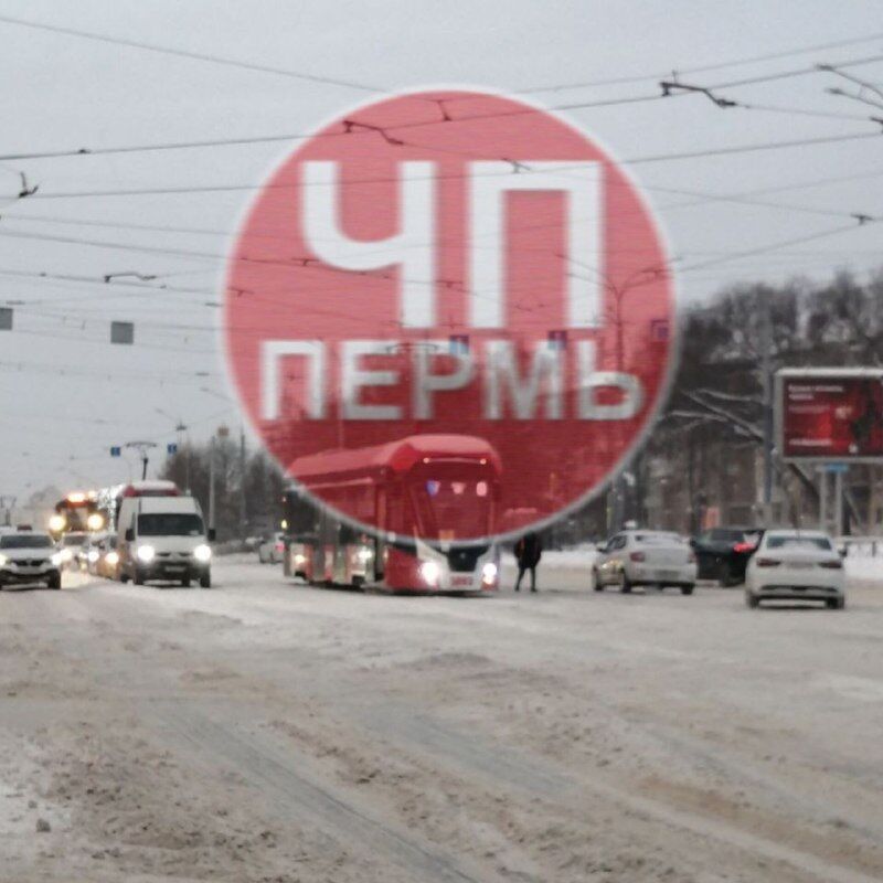 В Перми рядом с Цирком трамвай сошёл с рельсов  