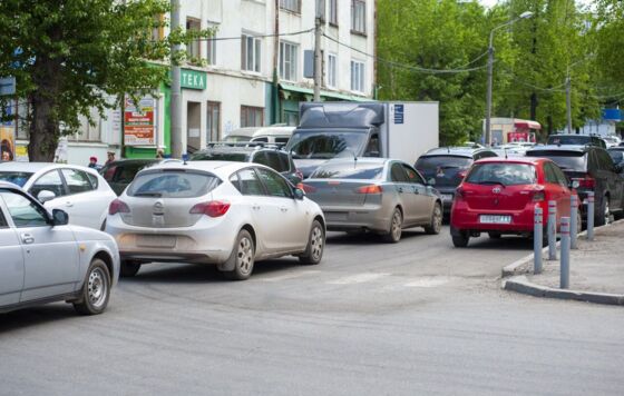 На Коммунальном мосту в Перми из-за аварии образовалась пробка  