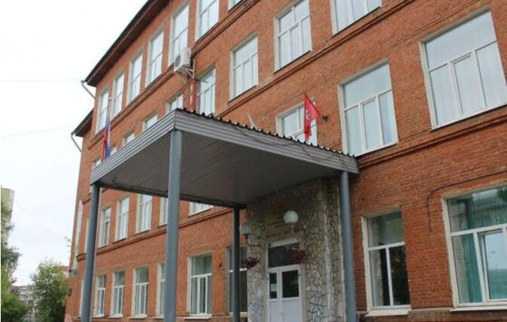 ​Из-за трещин в школе Перми учеников переведут в другие учебные заведения