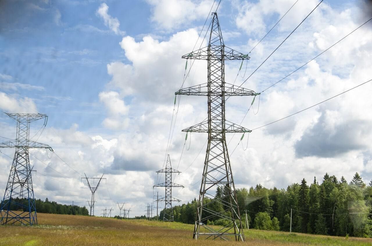 Работники пермского автосервиса подожгли сухую траву у электроподстанции