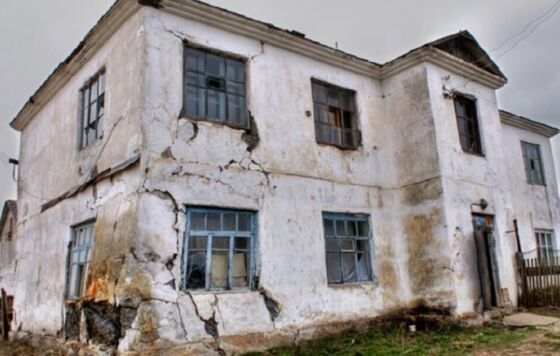 Суд обязал администрацию Осы снести аварийные дома